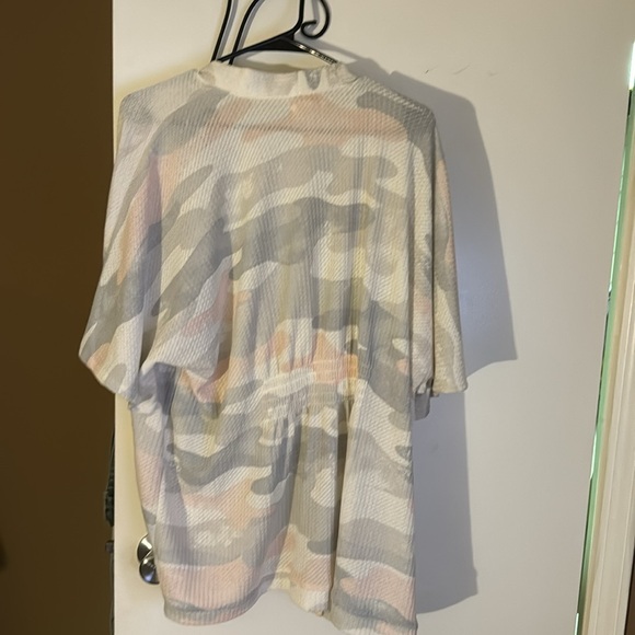 Light pink camouflage shrug. - Picture 4 of 5